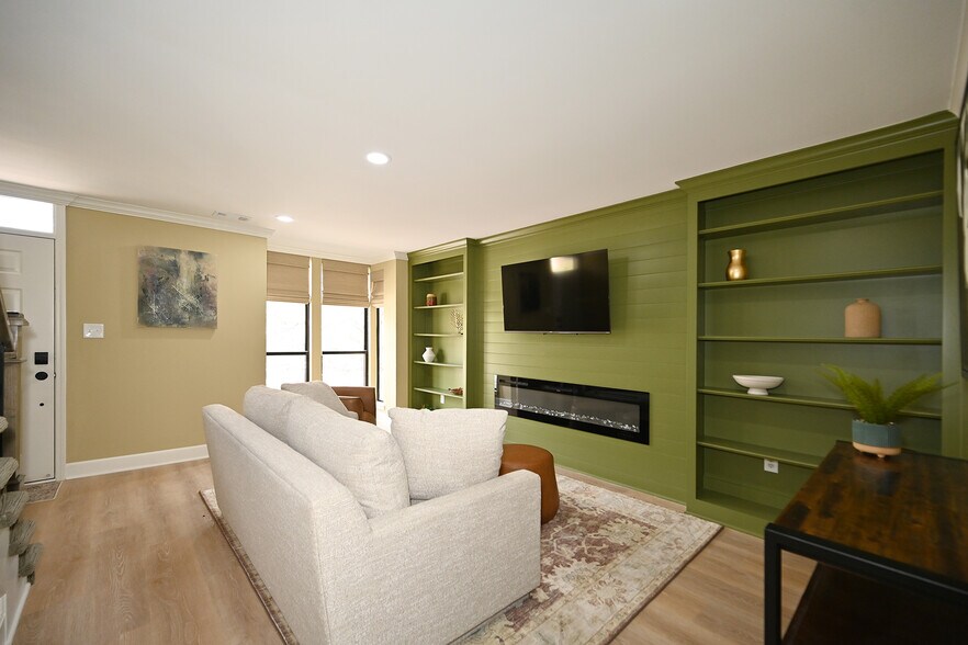 Primary Photo - 441 W 10th St