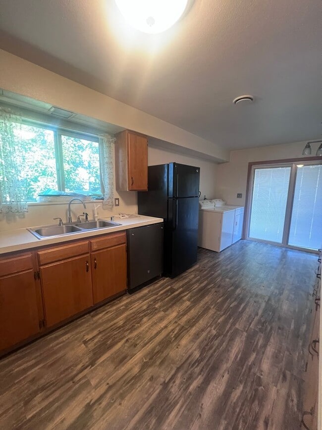 Building Photo - Cute 2BR 1 BA home in Bremerton near PSNS