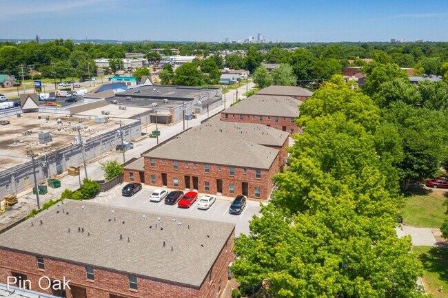 Building Photo - 5012 S Quaker Ave