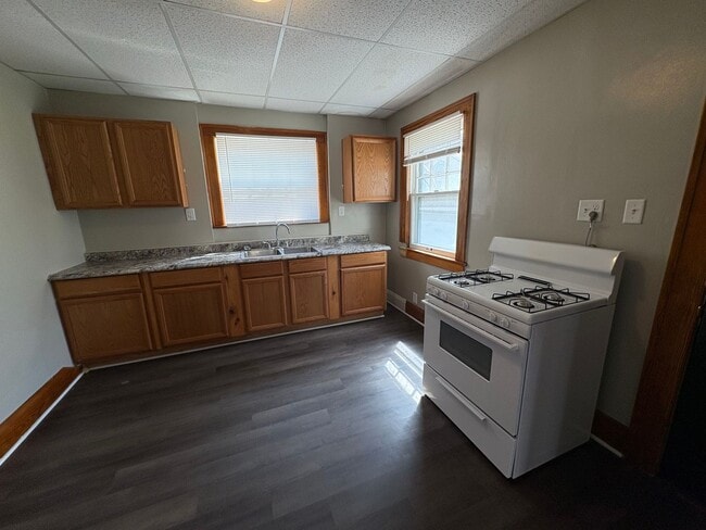 Building Photo - Spacious 3 Bedroom Home on Sylvania for Rent