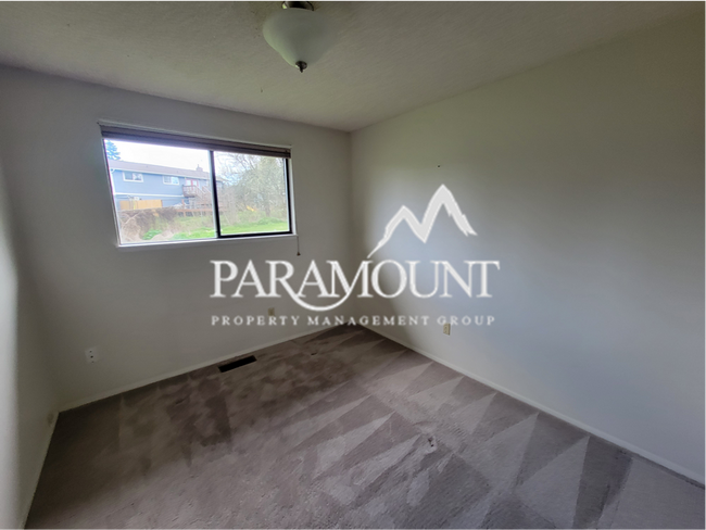 Building Photo - 3 Bedroom Oasis in Port Orchard!