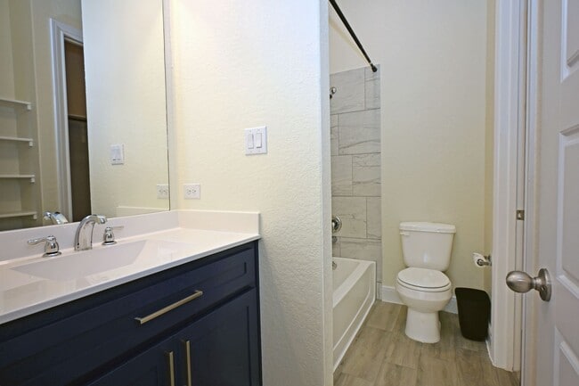 Building Photo - 1434 Oaklawn Dr