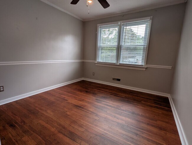 Building Photo - 4 Bedroom West End Home - Garage and Fenced Backyard!
