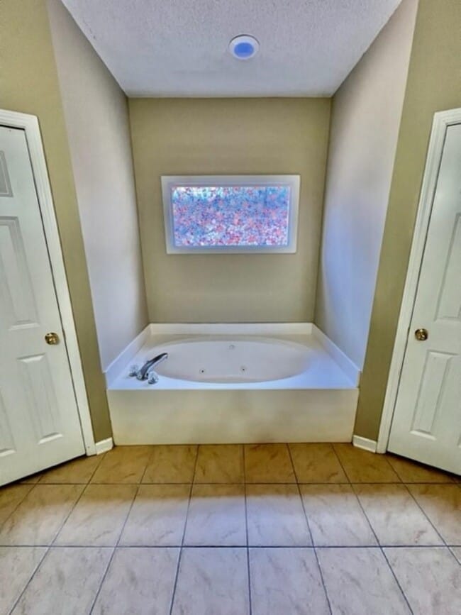 Building Photo - 1464 River Pine Dr