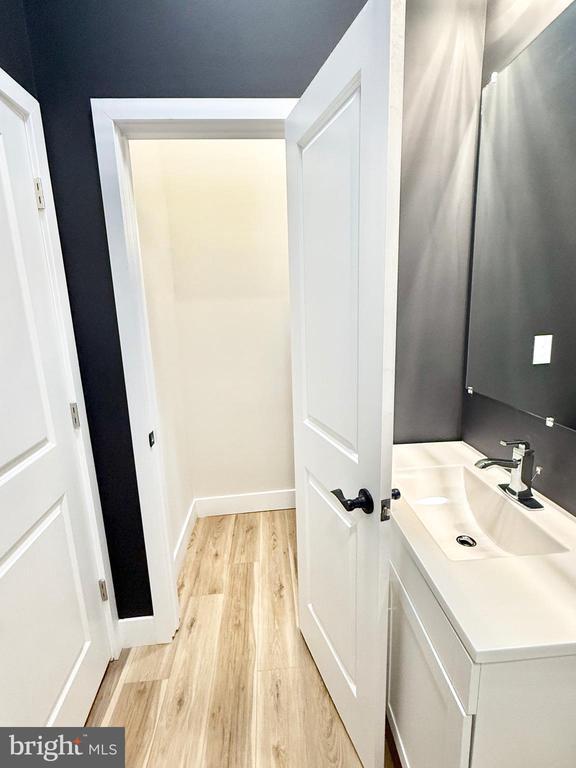 Building Photo - 151 N York St