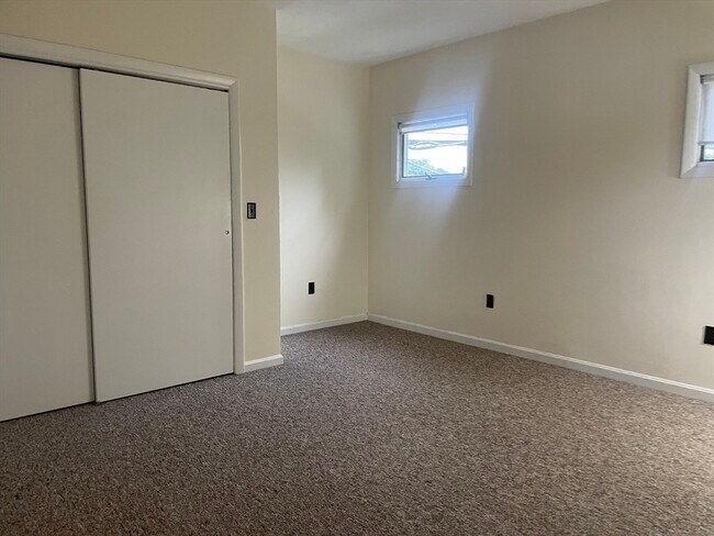 Building Photo - 228 Main St