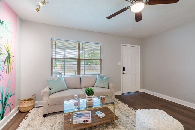 Building Photo - Fully Furnished 3BR/2BA St. Pete Home – Modern Updates & Prime Location