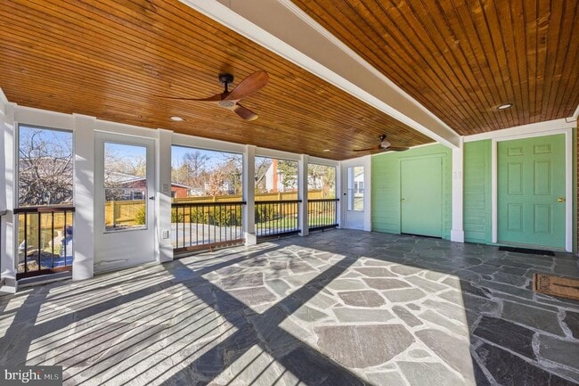 Building Photo - 700 N Mansfield St