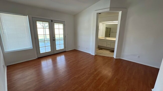 Building Photo - (APPLICATION PENDING) East Lancaster Home