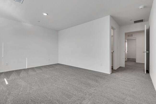 Building Photo - Welcome to a stunning recently built townh...
