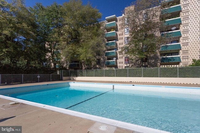 Building Photo - Lafayette Park Condominium | All Utilities Included | Pool, Tennis Court & Clubhouse