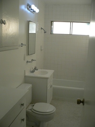 Building Photo - 820 S Rosemead Blvd