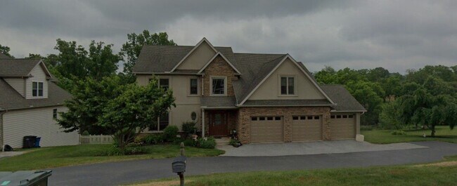 Building Photo - GREAT SINGLE FAMILY Home