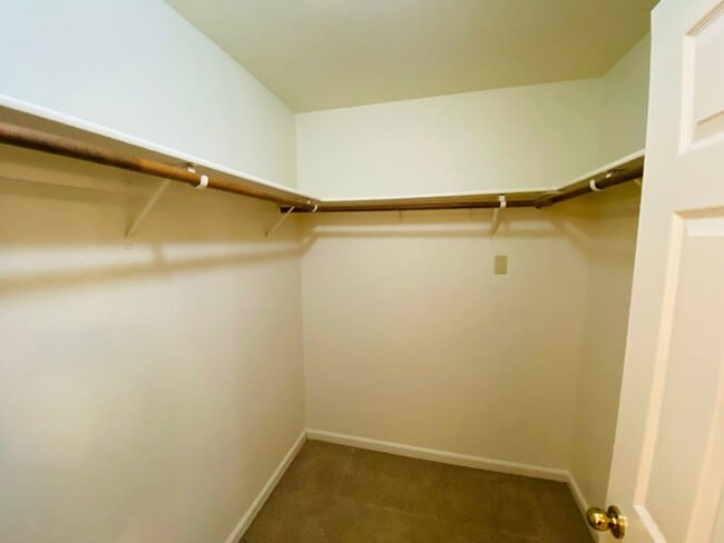 Building Photo - 3 Bedroom Home in Hampton Oaks