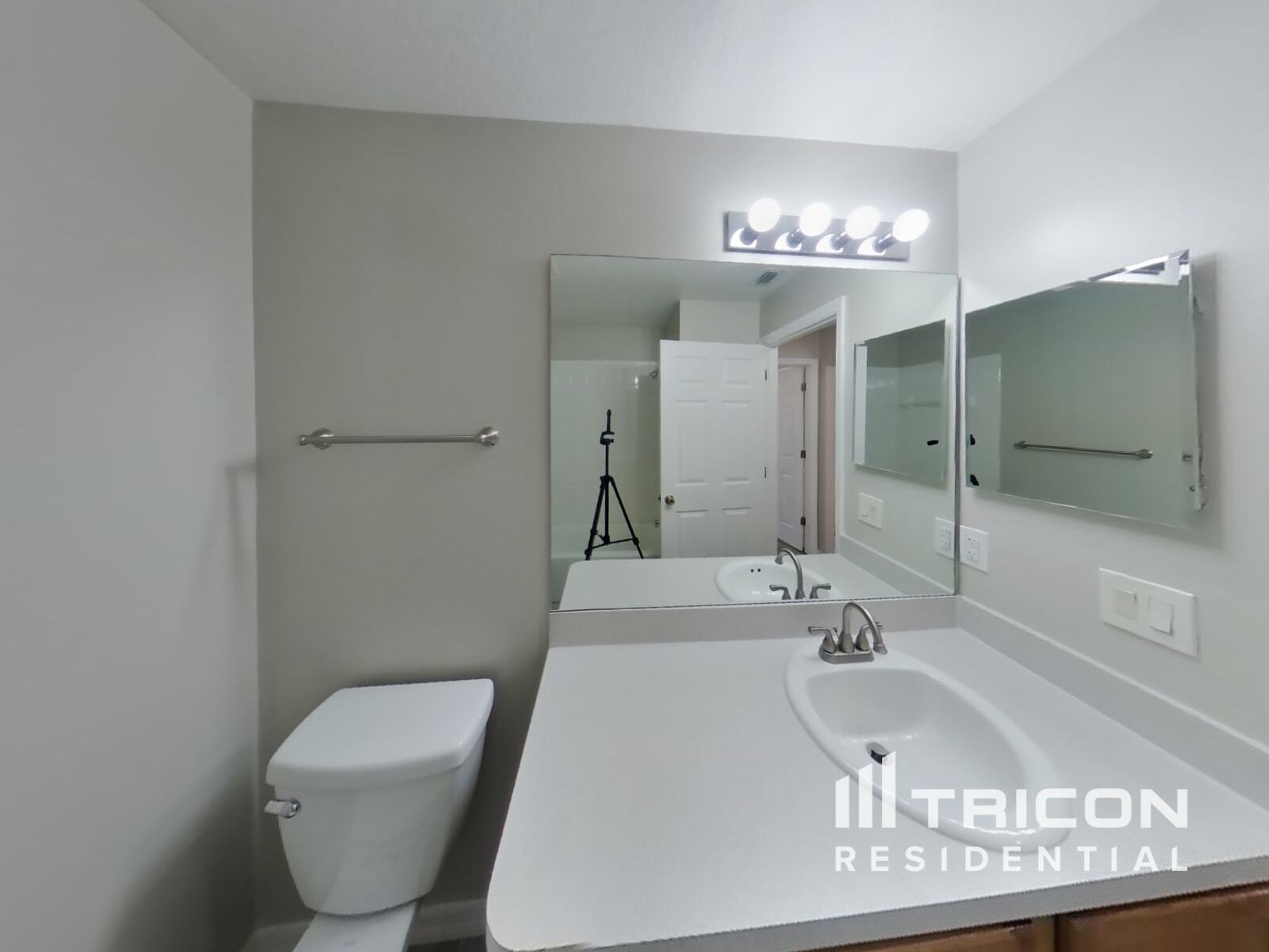 Building Photo - 3130 Wiltshire Ave