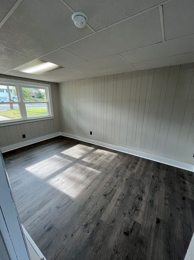 Building Photo - Newly Renovated Single-Family Home in Wash...