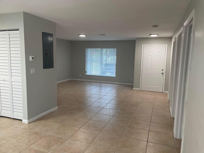 Building Photo - 2725 Prairie Ln