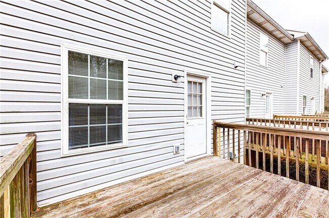 Building Photo - 31 Middlebrook Dr