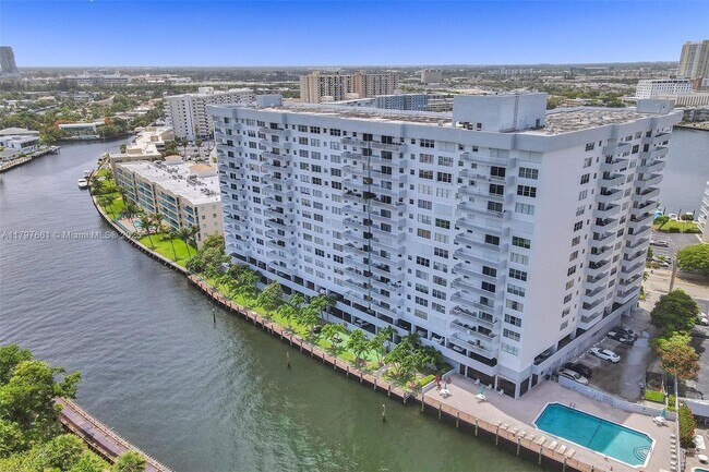 Building Photo - 137 Golden Isles Dr