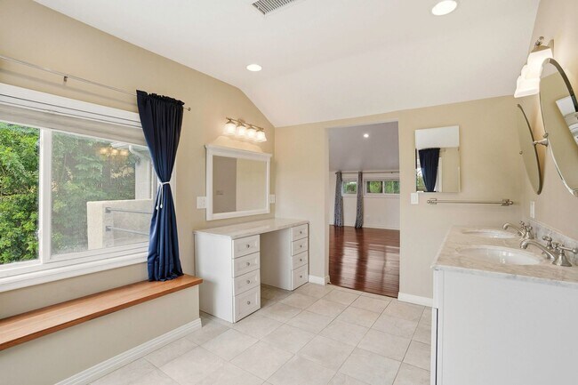 Building Photo - FALL IN LOVE with a Woodland Hills View