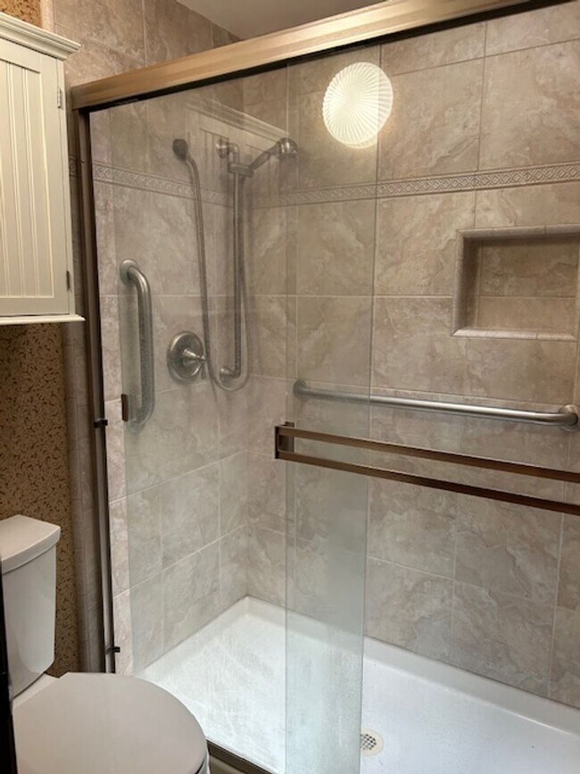 Building Photo - Charming 3bed/2.5Bath  Bennett Valley Home...