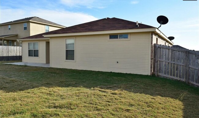 Building Photo - 2711 Tara Dr