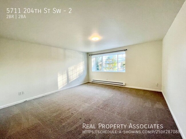 Building Photo - 2 Bed/1.5 Bath in Lynnwood! **Remodeled Ki...