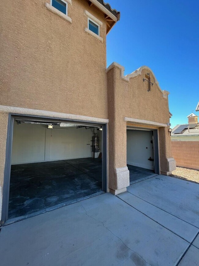 Building Photo - **COMING SOON 10/03/2025**4-Bedroom Home i...