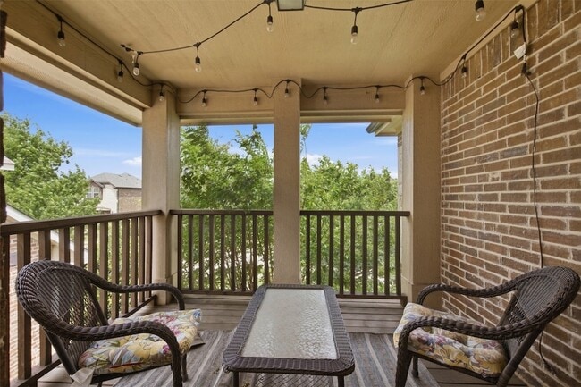 Building Photo - 2304 Lynbridge Dr
