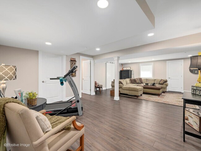 Building Photo - 651 Bourbon Ln