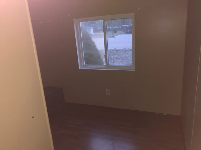 Building Photo - 3 Bed, 1 Bath, 2 Car Garage