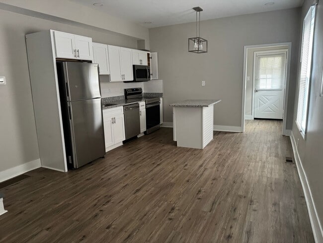 Building Photo - 204-206 E Woodrow Ave