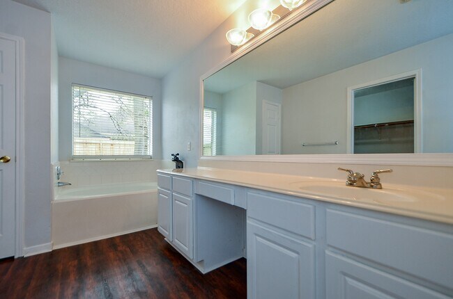 Building Photo - 14410 Pelican Marsh Dr
