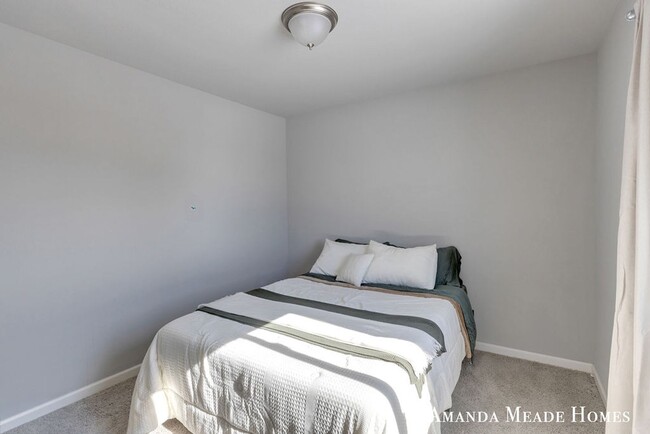 Building Photo - Cozy Living in a Peaceful Setting