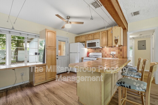 Building Photo - 2115 Minerva Ave