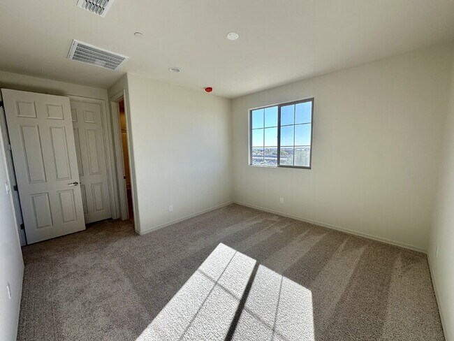 Building Photo - 13726 W Whisper Rock Trail