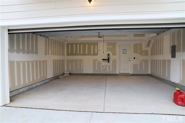 Building Photo - 315 King Closer Dr