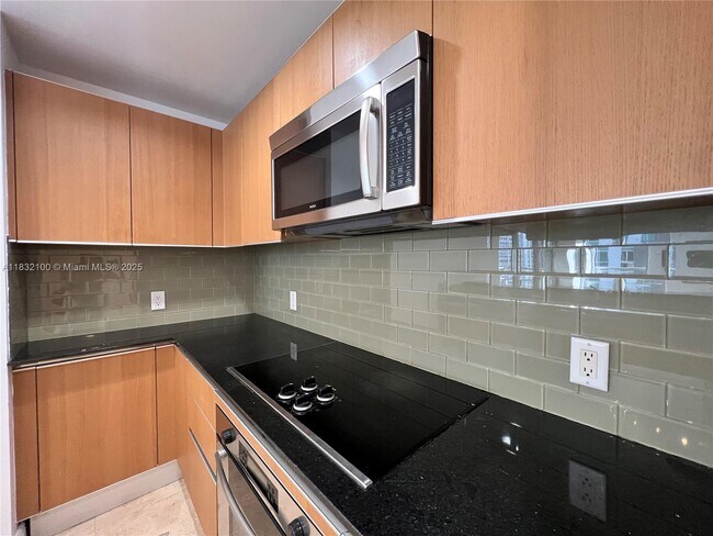 Building Photo - 1050 Brickell Ave