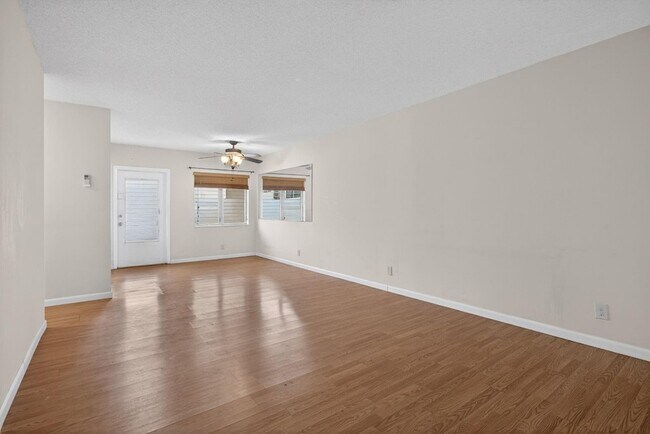 Building Photo - 2115 NE 42nd Ct