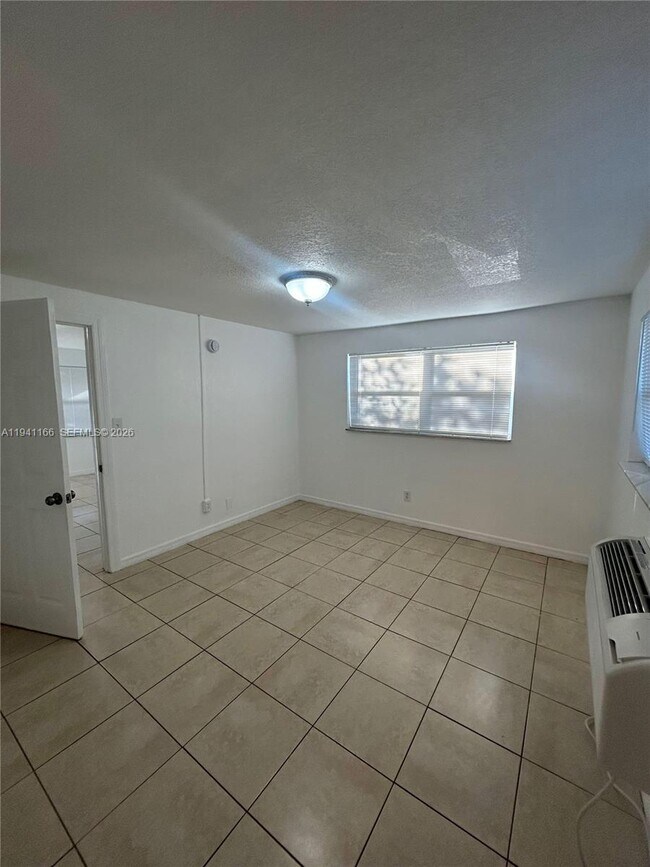 Building Photo - 1126 SW 15th Terrace