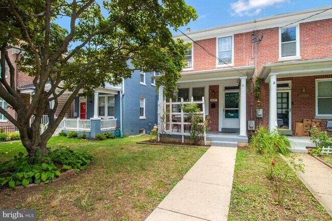 Building Photo - 4231 Jenifer St NW