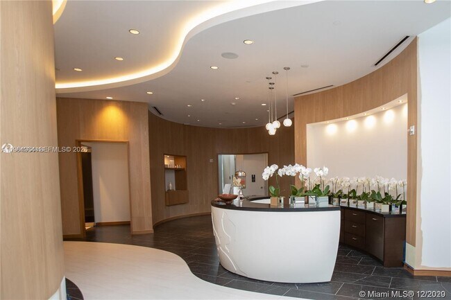 Building Photo - 851 NE 1st Ave