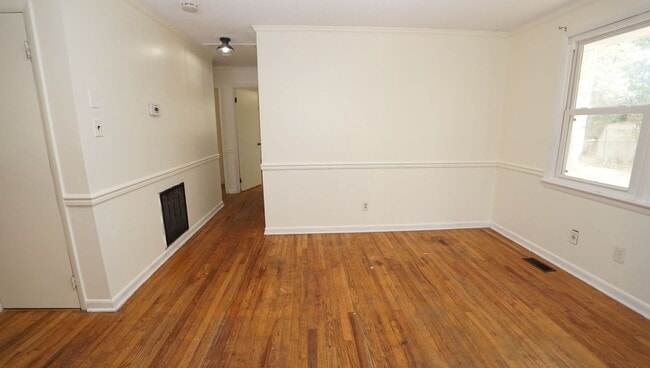 Building Photo - 1008 Hendricks Ave