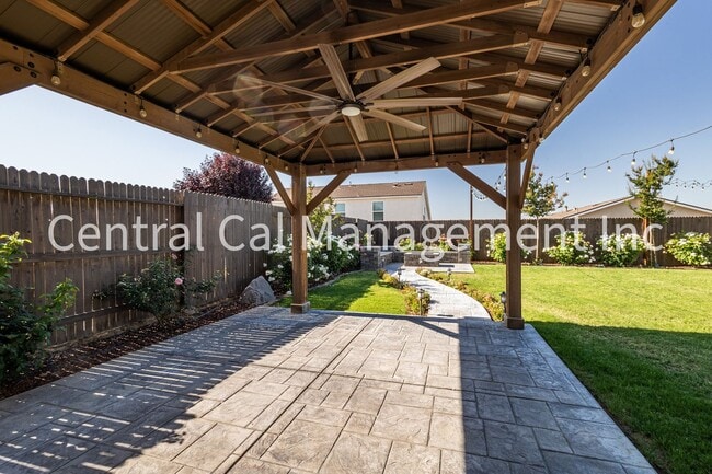 Building Photo - 4 bedroom/3 Bath Home with Solar in the Southwest - $3195 Per Month!