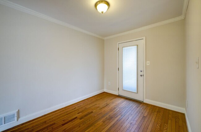 Building Photo - Charming 3BR Home with Fenced Backyard & Patio in Silver Spring