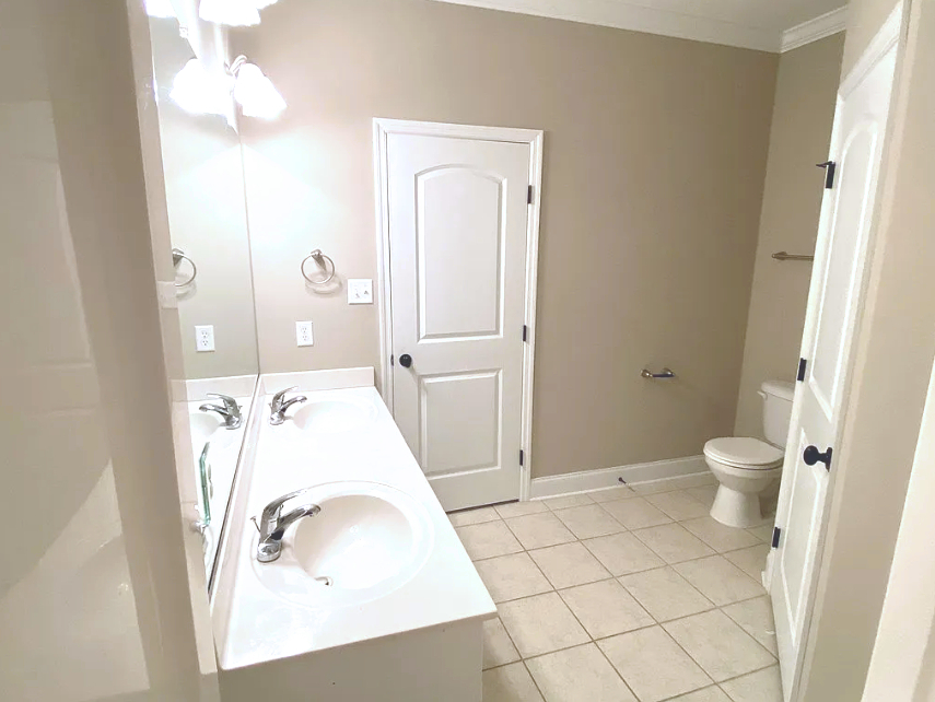 Master bathroom - 315 Buxton Ln