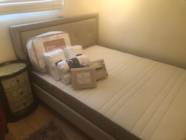 Building Photo - Spring