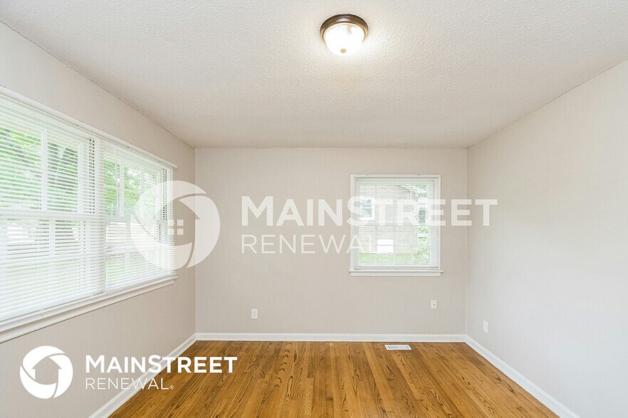 Building Photo - 4545 Kinlock Dr