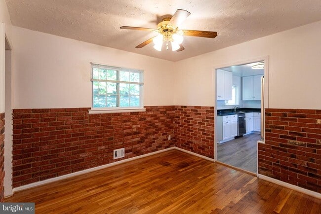 Building Photo - 4203 Lyons St