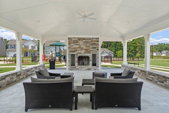 Building Photo - Beautiful 4-bedroom, 2-bath Home with Lake View!